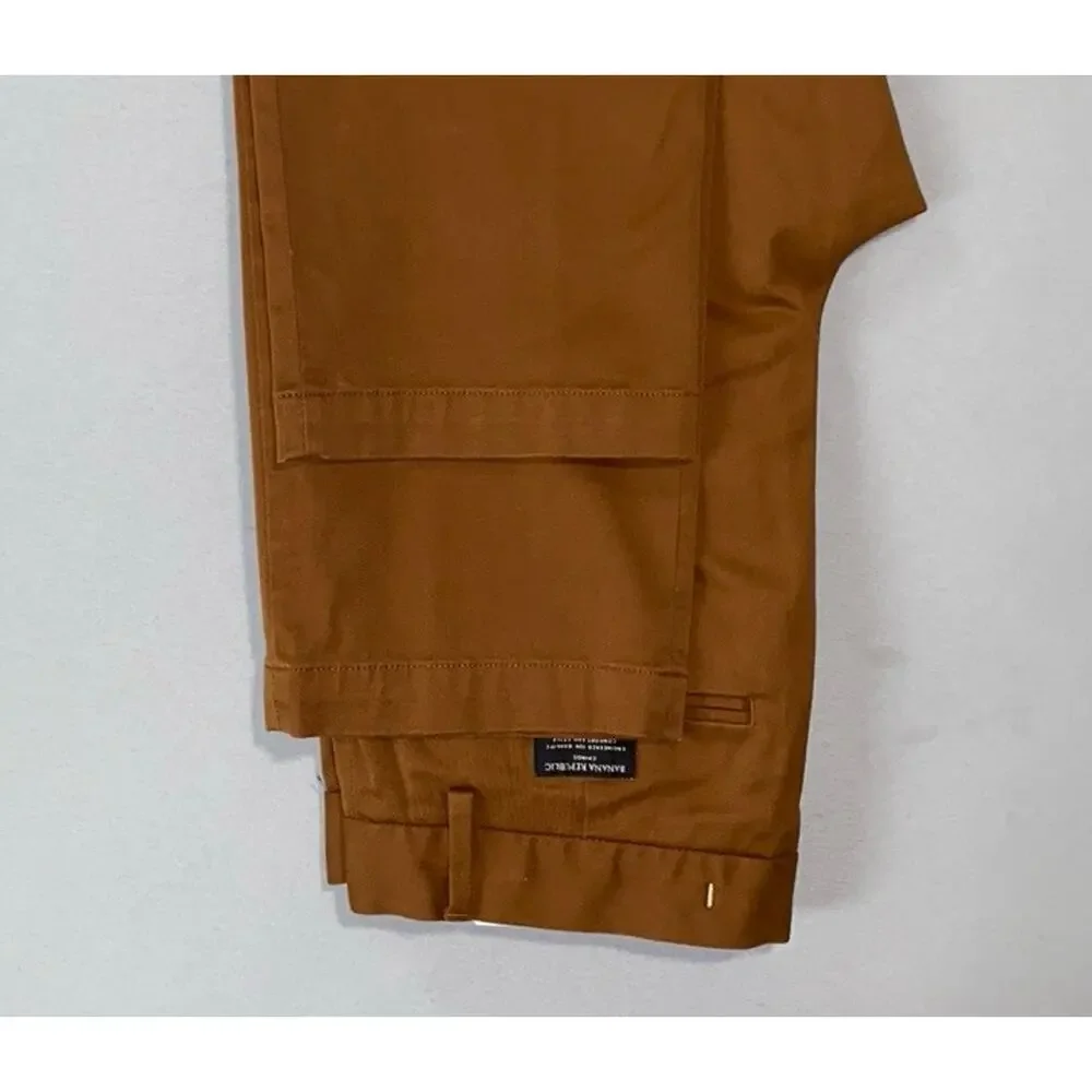 Banana Republic New Straight RMC Rapid Movement Chino in Potter's Clay. 29X29.